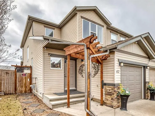 42 NE Jade Pl, Red Deer, AB T4P 0G1