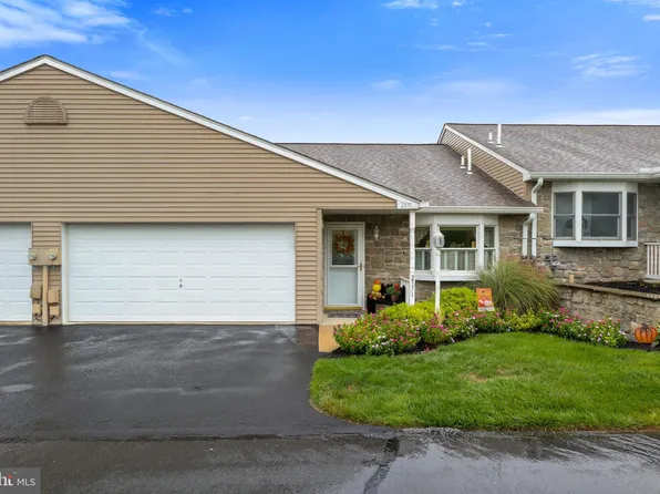 2571 Pin Oak Dr #119, York, PA 17406