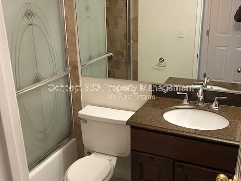 2934 E 11th St #101 — Photo 23