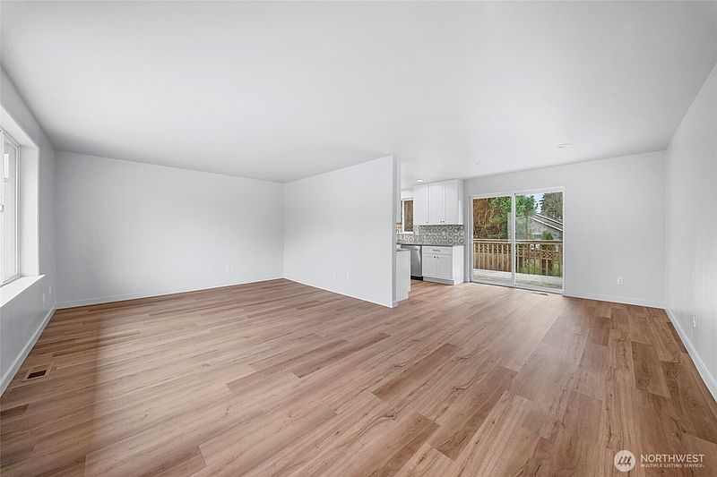 3rd image of 503 Devoe Street NE