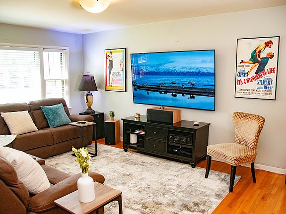 Entertainment room Smart with Surround sound. Sterio, Karaoke equipment. Reclining couch with 3 leg ups.