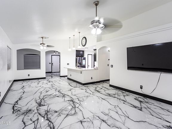 4th image of 16064 W LUPINE Avenue