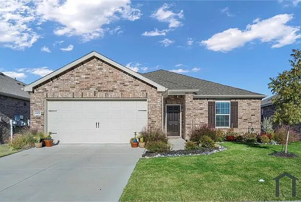 1109 Ainsley Ln — Photo 1