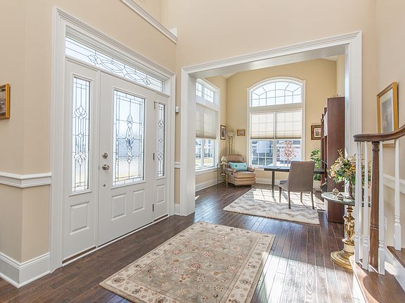 3rd image of 50 Hillyer Ln