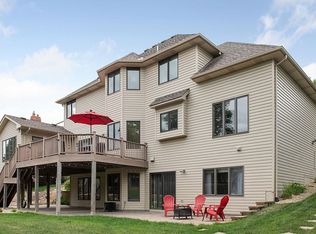 4610 Vinewood Ln N, Plymouth, MN 55442