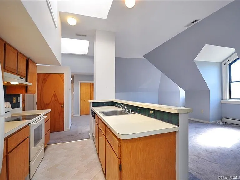 12 Charter Oak Pl #3F — Photo 6