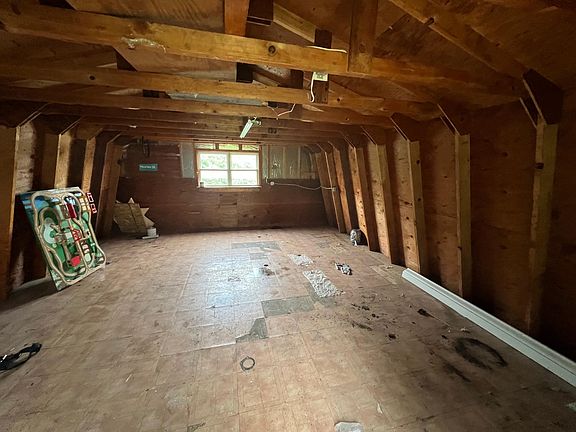 4th image of 1025 Mace St