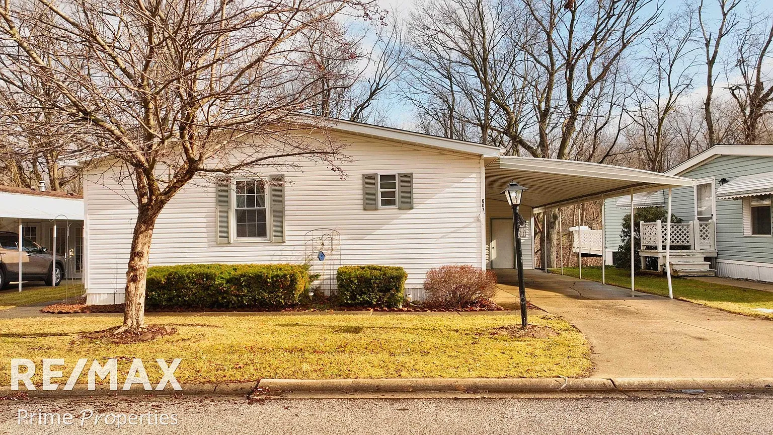607 Parkview Pl photo 1