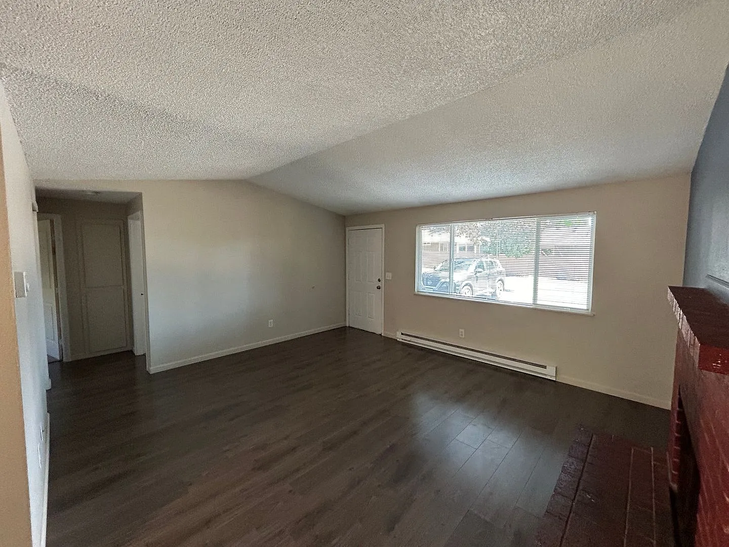 Coming Soon - Cute Two Bedroom Flat At The Primrose Community Close To Downtown Vancouver — Photo 4
