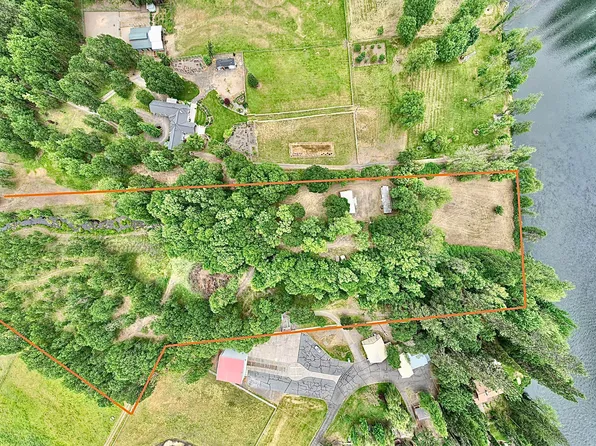 12240 Modoc Rd #A, Central Point, OR 97502