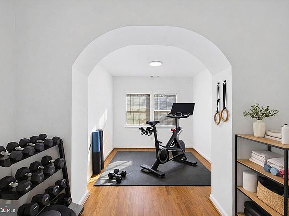 5th image of 1305 Orren St NE