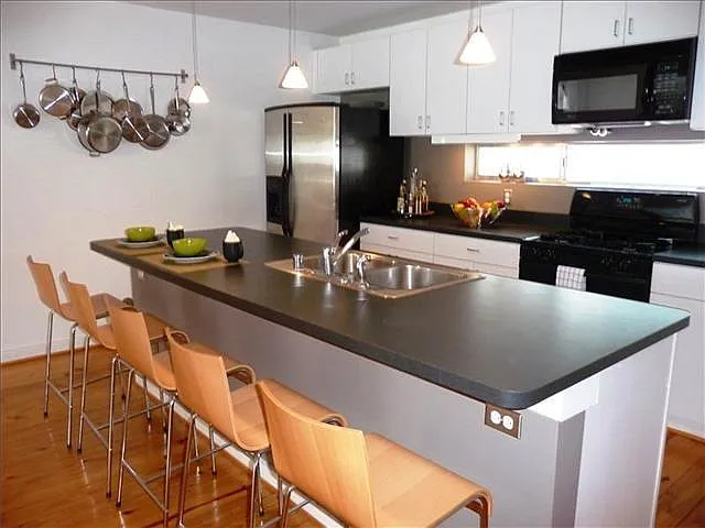 2 bed, 1820 sqft, $2,400 — Photo 4