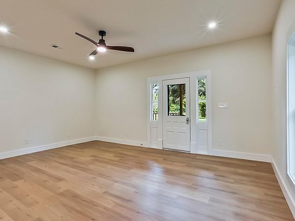 5th image of 2165 New Holland Rd