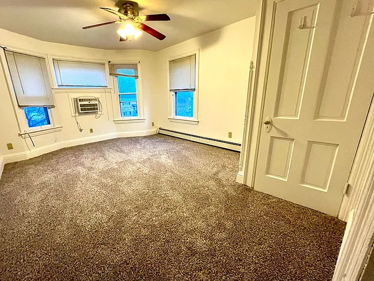 434 S Johnson St — Photo 2