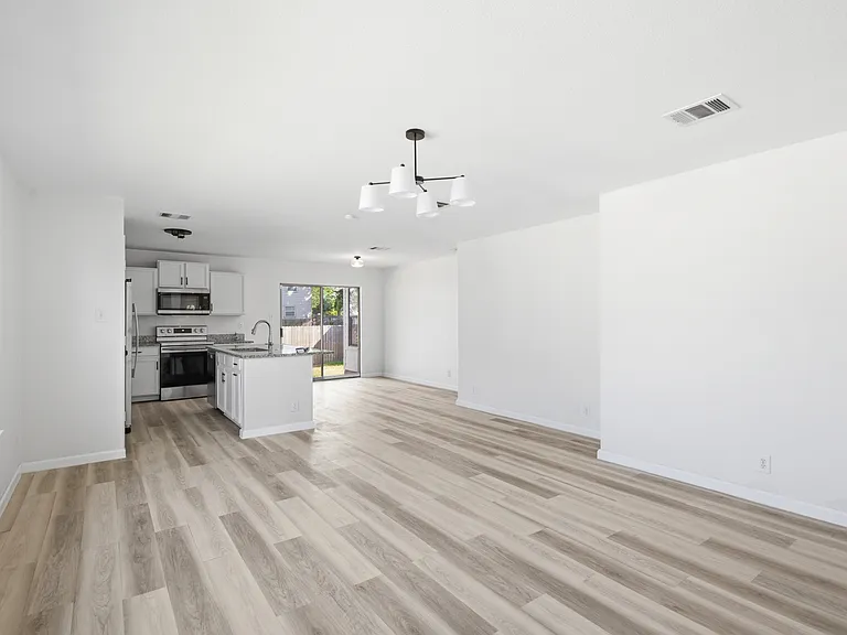 110 Capistrano Dr — Photo 7