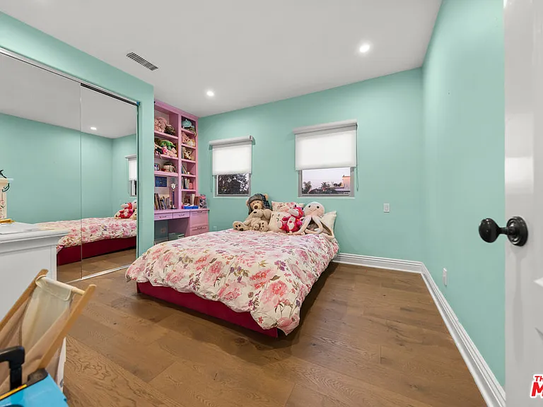 725 Oxford Ave — Photo 50