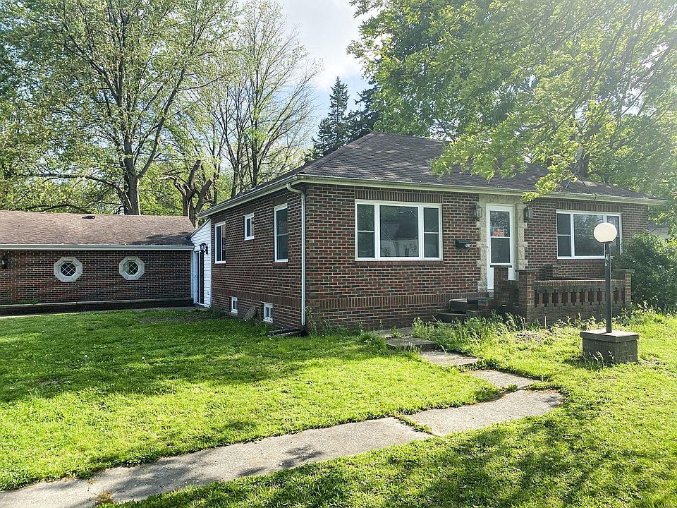 1st image of 222 E Leonard St