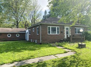 222 E Leonard St, Staunton, IL 62088