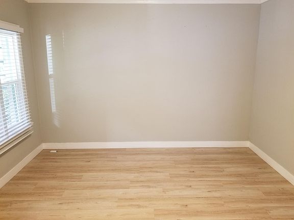 5th image of 930 E California Ave