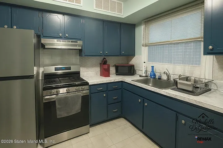 28 Devens St #A — Photo 5
