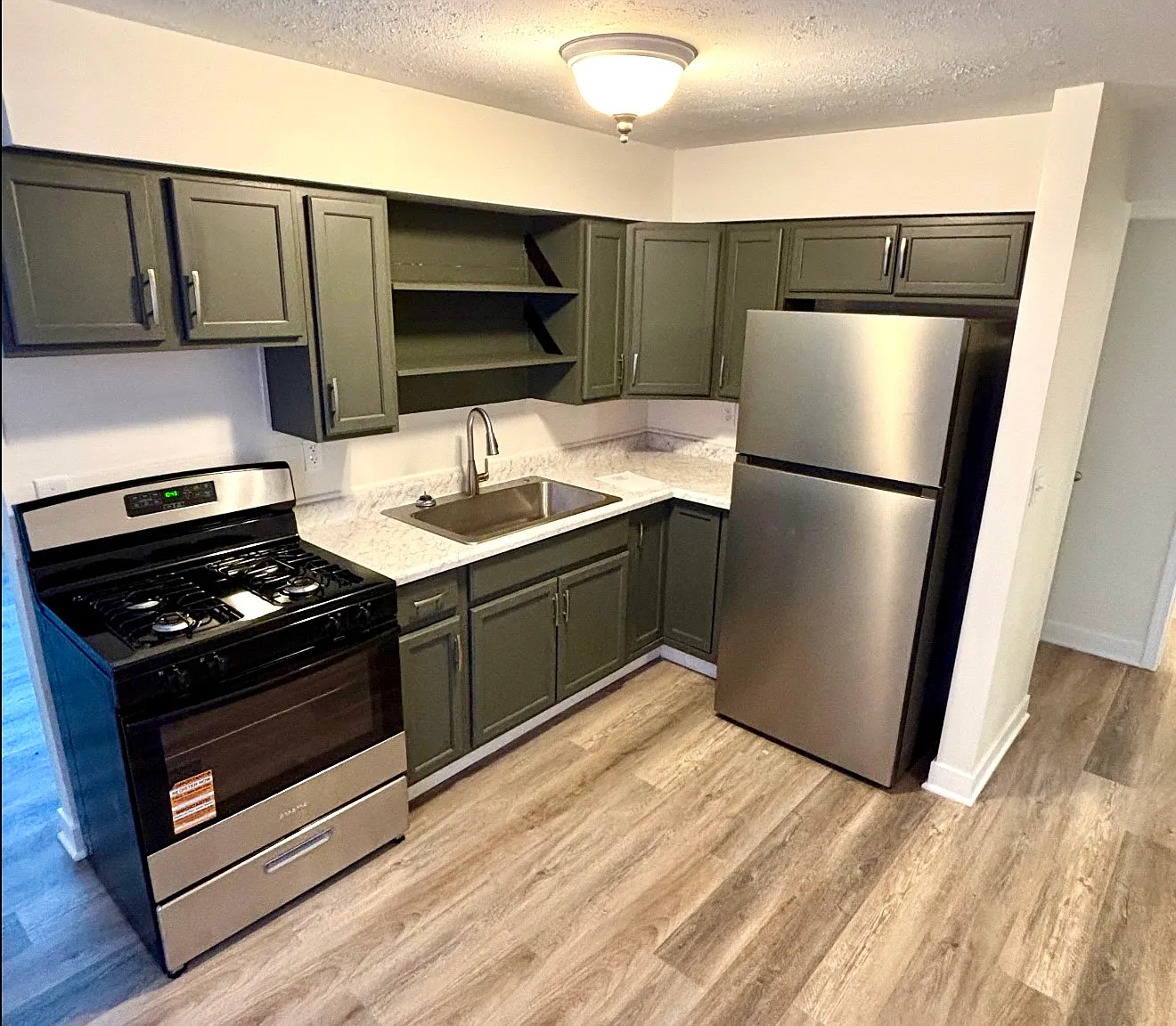 2 bed, 1000 sqft, $1,300 — Photo 3