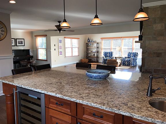 5th image of 477 Old Orchard Cir