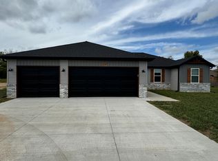 3449 W McCanse St, Springfield, MO 65803