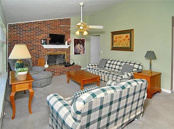 4th image of 7500 Blackberry Ave