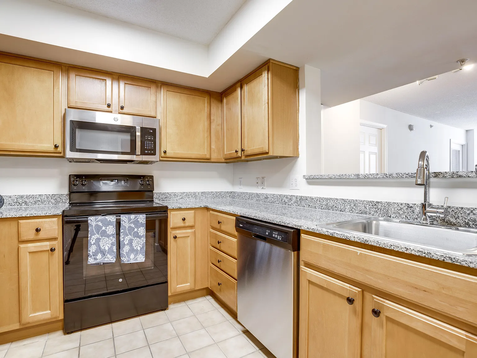 West End Residences — Photo 3