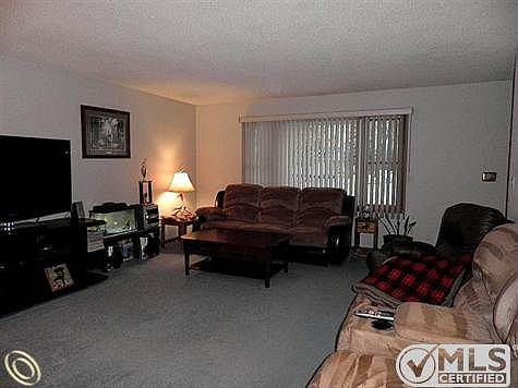 LivingRoom.JPG