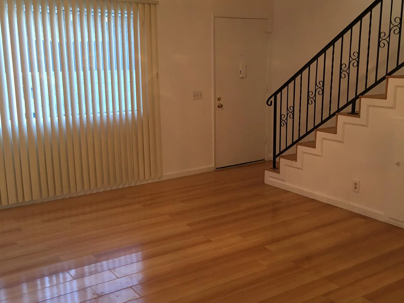 2 bed, 1.5 bath, 1000 sqft, $3,090 — Photo 3