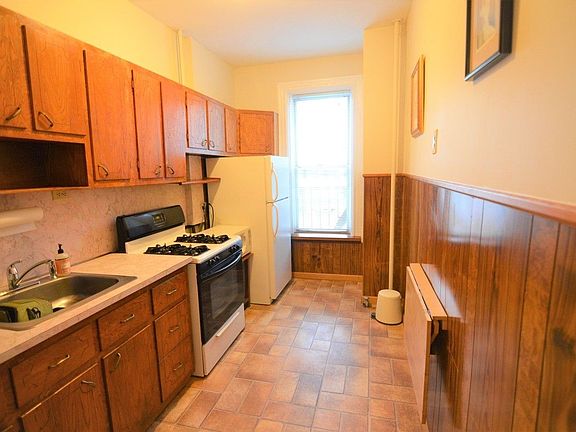 2nd image of 42 Newell St APT 2