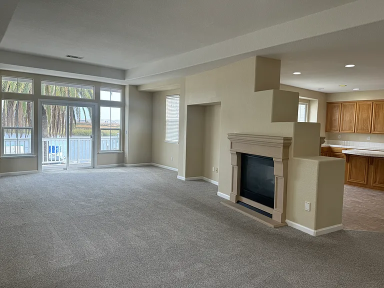 1131 Park Ln — Photo 11