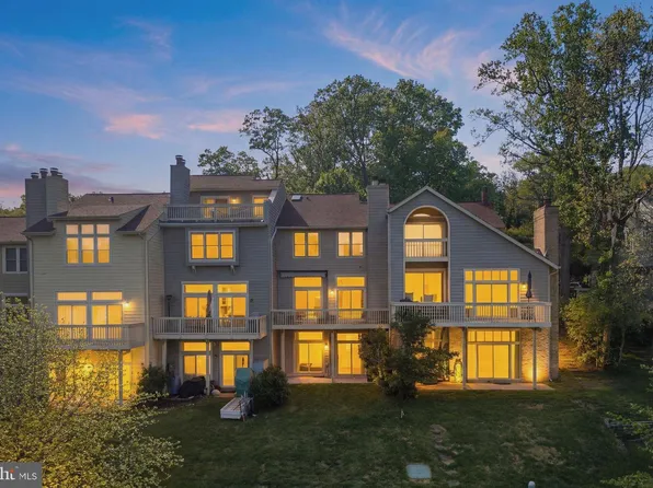 11163 Lake Chapel Ln, Reston, VA 20191