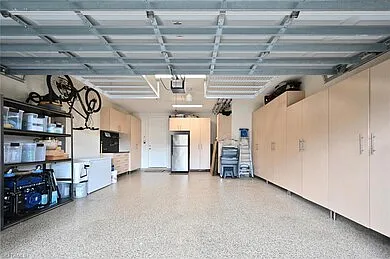 4 bed, 3655 sqft, $9,000 — Photo 3