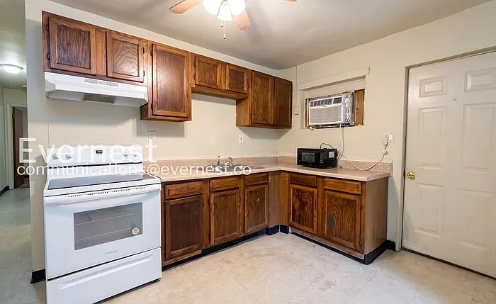 413 N Hawthorne St #B — Photo 2