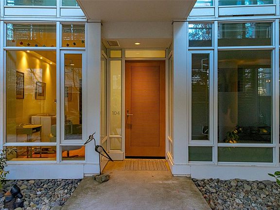 3rd image of 68 Songhees Rd #104