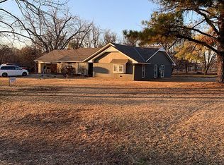 913 Shelly Ln, Edmond, OK 73034