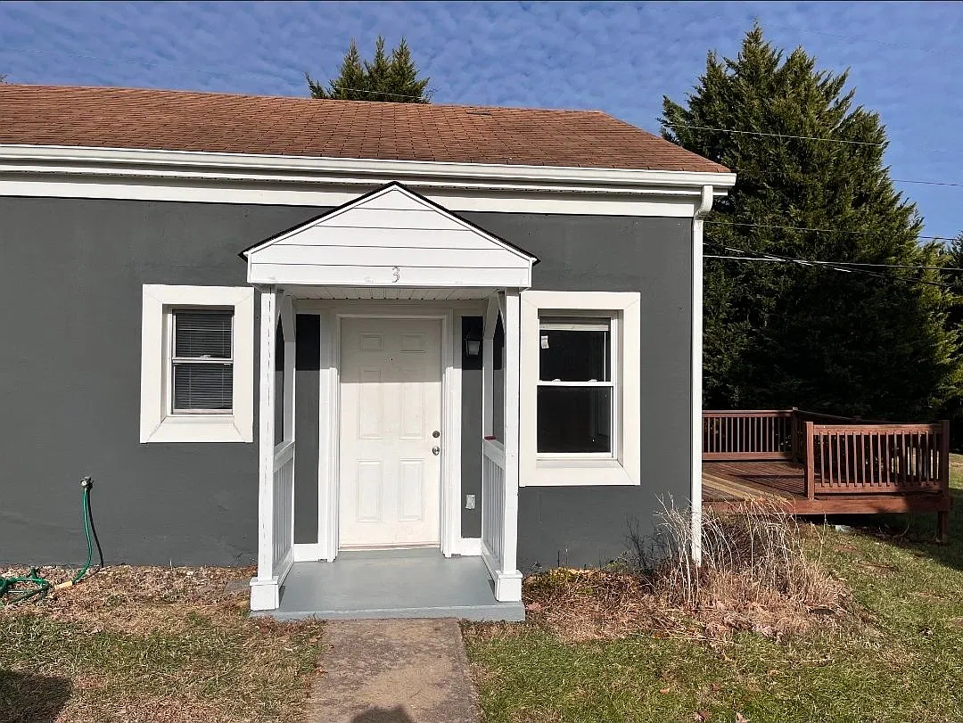 2 bed, 1.0 bath, 750 sqft, $800 — Photo 1