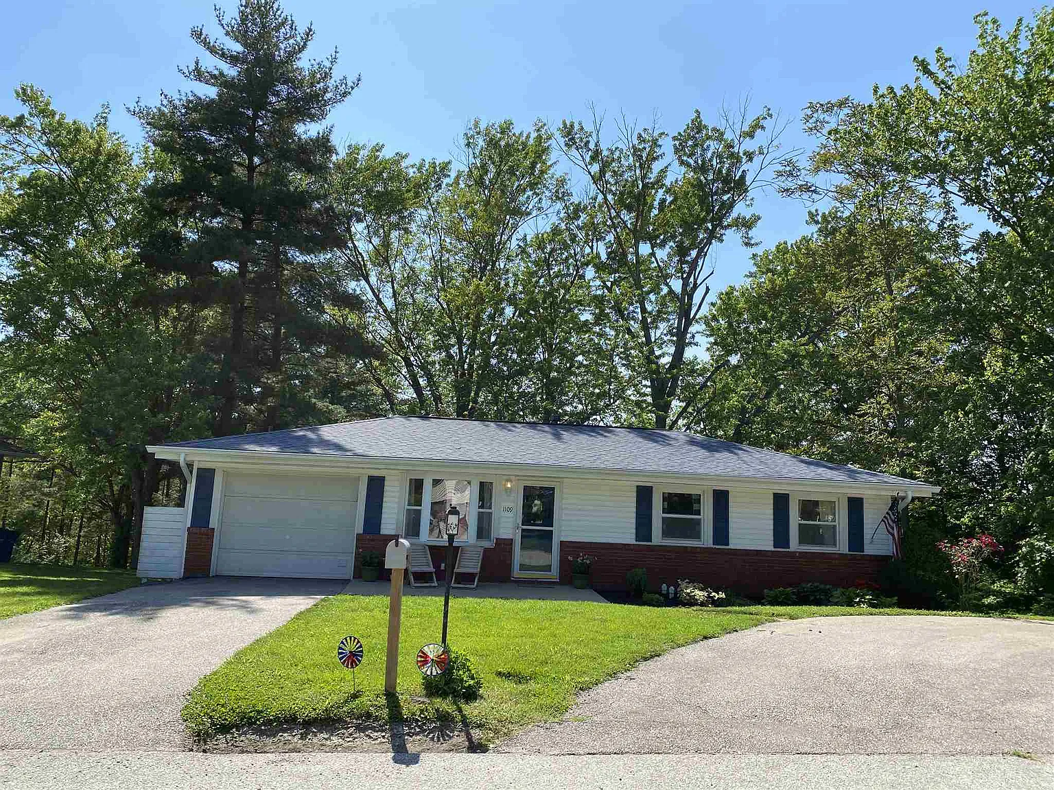 1109 Oak Mnr photo 1