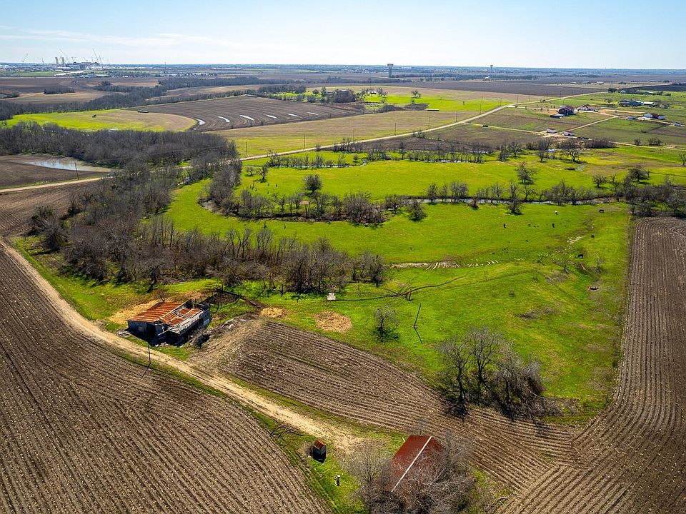 1st image of 901 County Road 398