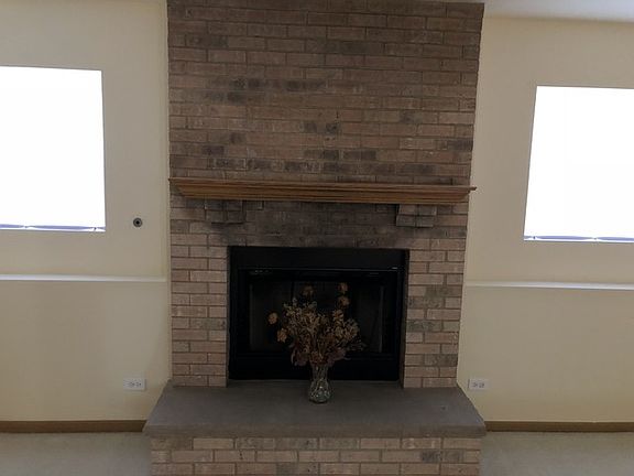 5th image of 905 Laura Ln