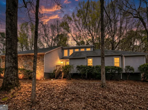 400 Benjamin Cir, Fayetteville, GA 30214