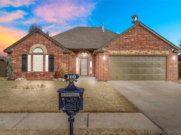 109 E 156th Pl, Glenpool, OK 74033