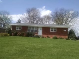 318 Swanee Dr, Johnson City, TN 37604