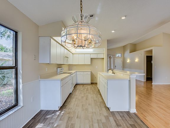 3rd image of 9312 Creekside Ct