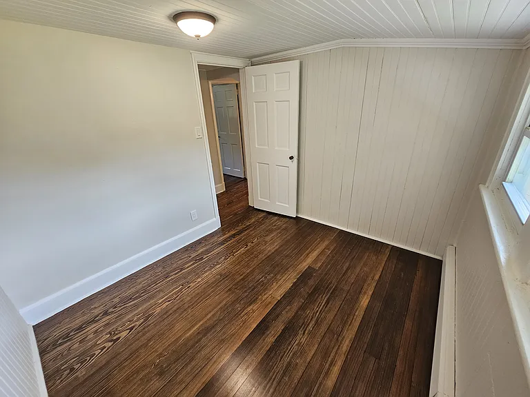 School House Ln — Photo 30
