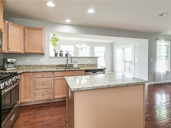 3rd image of 117 Turning Leaf Dr