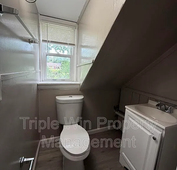 802 Rolwes Ave — Photo 20
