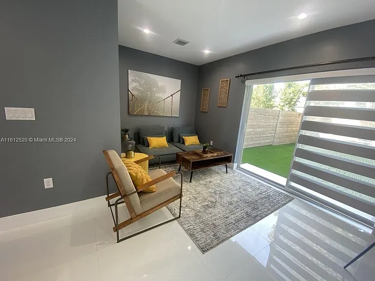 3445 SW 14th St #3445 — Photo 30